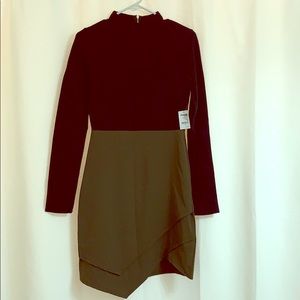 Long sleeves short dress.